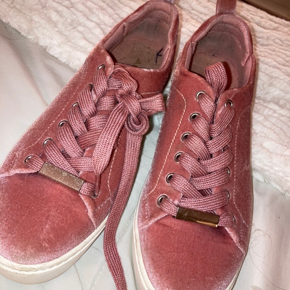 Pink suede ALDO tennis shoe
